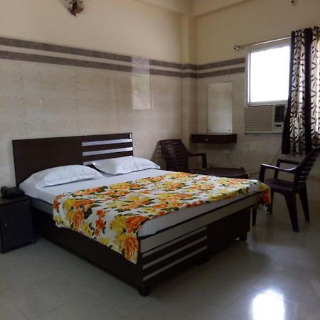 Kanchan Palace Vrindāvan Esterno foto