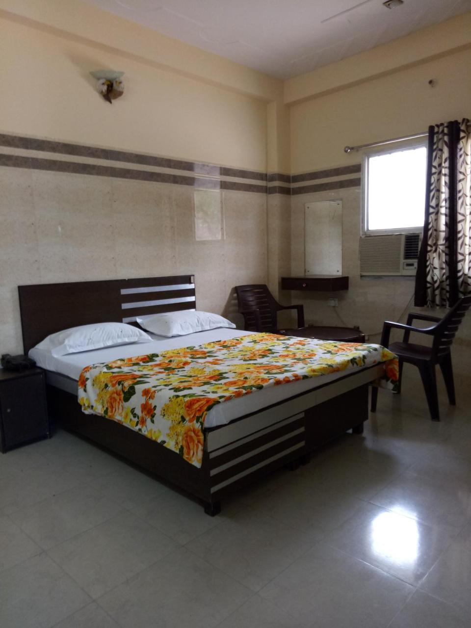 Kanchan Palace Vrindāvan Esterno foto